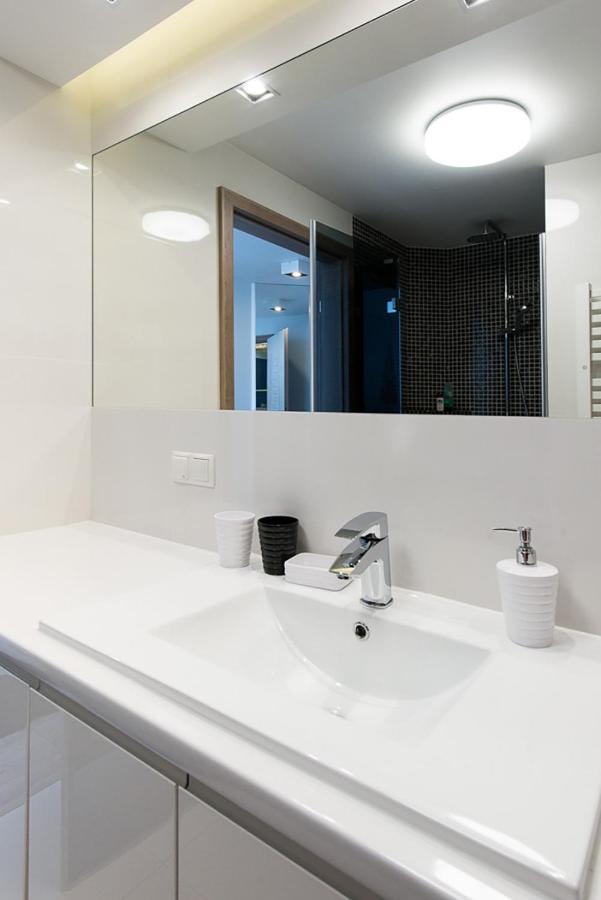 Cozy And Large 62 M2 Apartment With Air Conditioning, Old Town Cracóvia Exterior foto